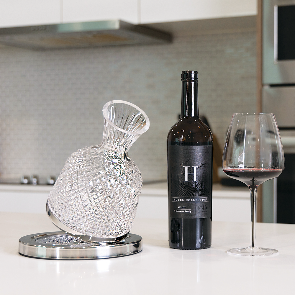 crystal luxury rotating wine decanter